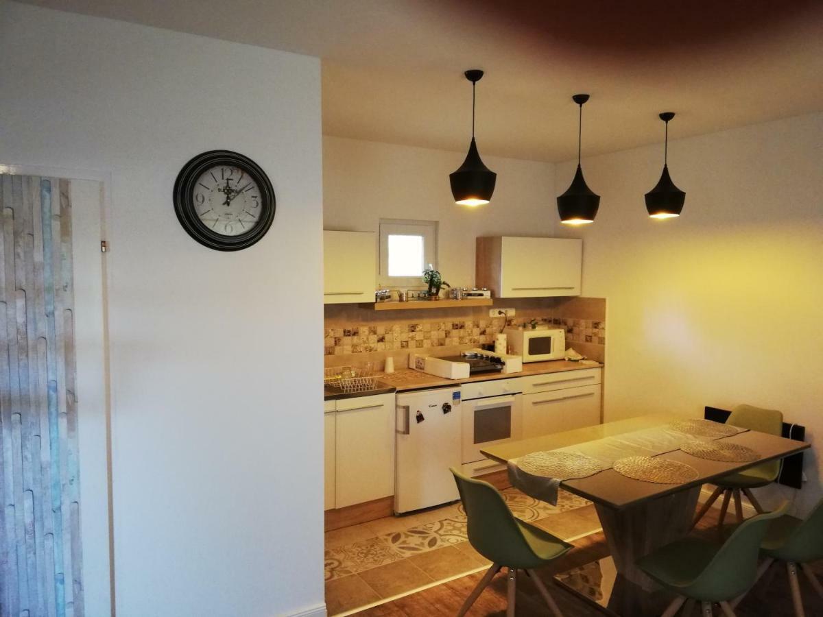 House At Lake Apartment Естергом Екстериор снимка