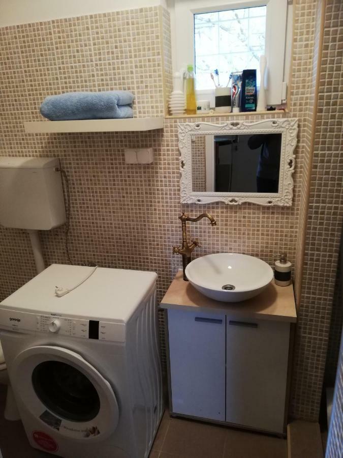 House At Lake Apartment Естергом Екстериор снимка